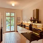 Am Villa *